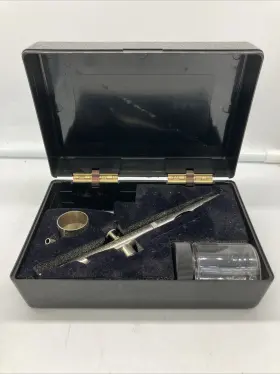 Badger Air-brush Co. 047459155011 Vintage Airbrush With Hard Case - Great Condition