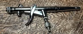 H5200 Iwata Hi-line Hp-th Gravity Feed Dual Action Trigger Airbrush Model Xh