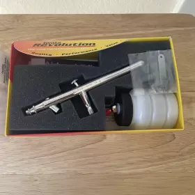 R-2000 Iwata-medea Revolution Hp-bcr Airbrush - Bottom Feed Dual Action R2000 Incomplete