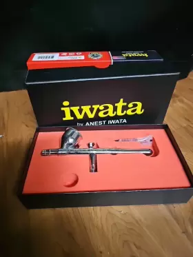 R4500 Iwata Revolution Hp-cr Gravity Feed Dual Action Airbrush
