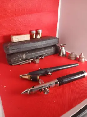 60356 O.c. Wold Chicago Vintage Airbrush With Case And Accessories - Untested