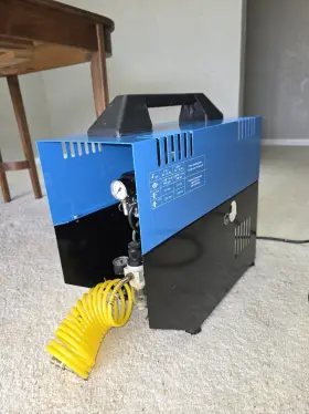 Dr-500 Silentaire 27090 Airbrush Compressor Super Quiet Less Than 200 Hrs On It