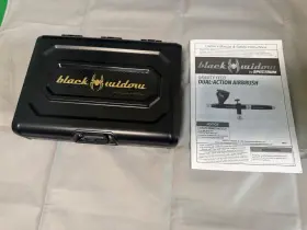 Spectrum Black Widow 37766-2348 Dual Action Gravity Fed Airbrush Set With Case Used