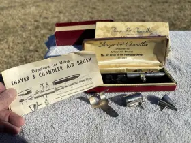 71384 Thayer & Chandler Vintage And Artist S Airbrush With Original Case Accessories Paper