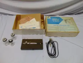 7706e Thayer & Chandler Vintage And Air Brush #7706e In Box With Jars Accessories