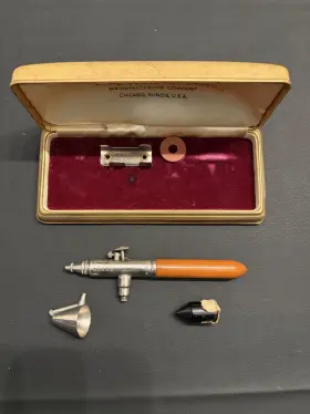 56301 Wold Vintage Air Brush Co. Airbrush Model With Case And Attachments Chicago