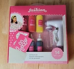 Fashion Yourself Damask Love Air Brush Kit 14 Piece Set. Fixed Price $24.99.